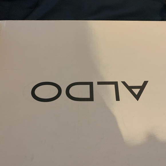 Women also size 6 sandal - Picture 3 of 3